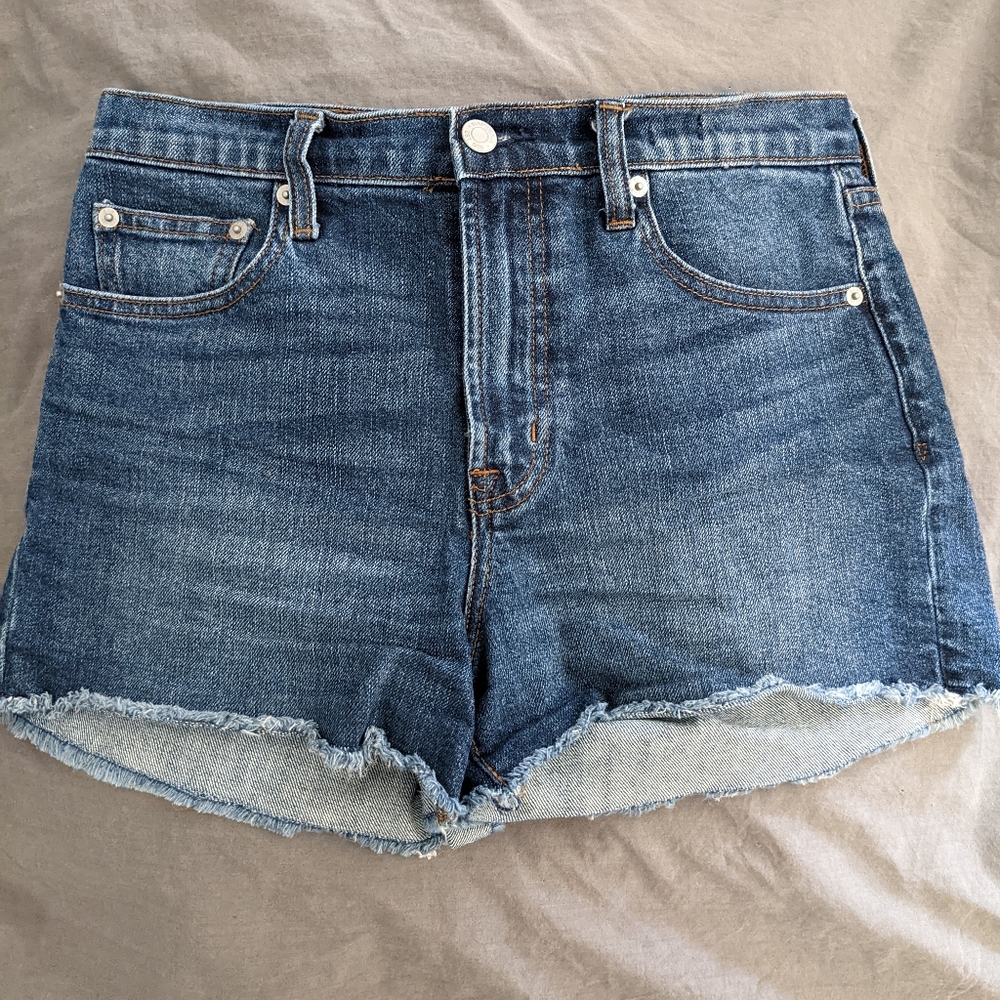 High-waisted frayed 2-in jean shorts